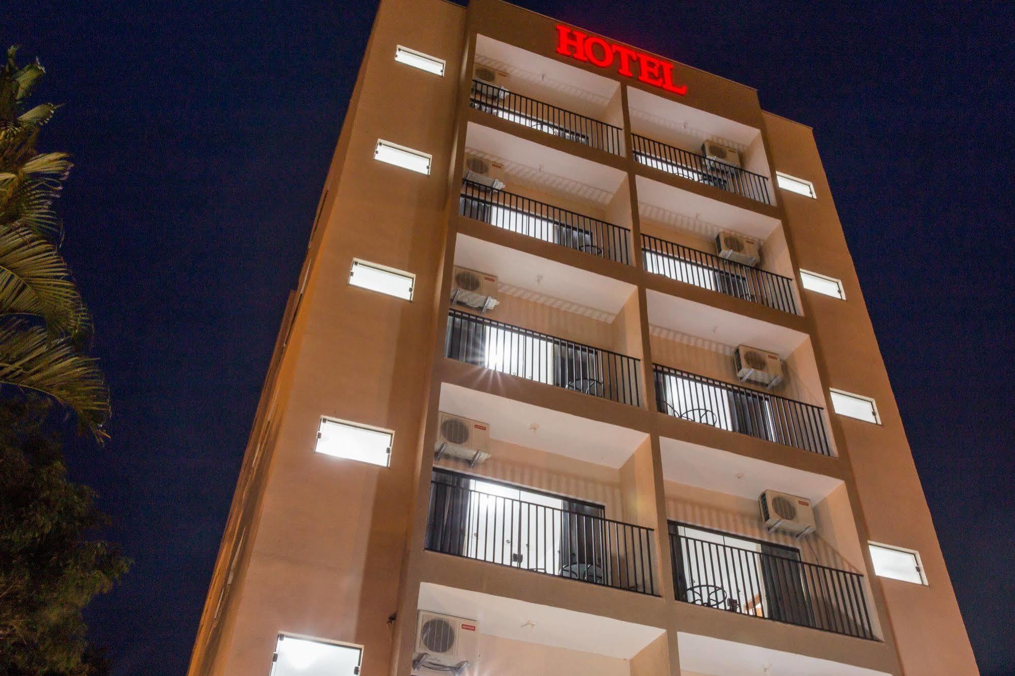 Domum Hotel Pindamonhangaba Buitenkant foto